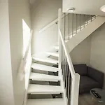 Housing Ξενοδοχείο με διαμερίσματα 4*