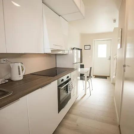 Housing מלון דירות