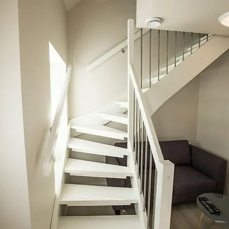 Housing מלון דירות 4*
